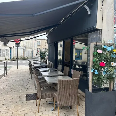 Mon Petit Cafe Hotel