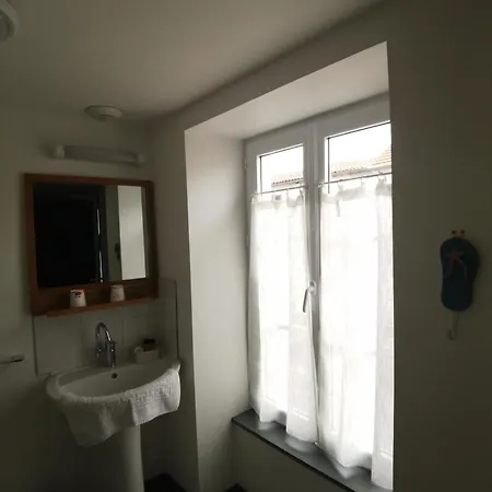 Mon Petit Cafe מלון *